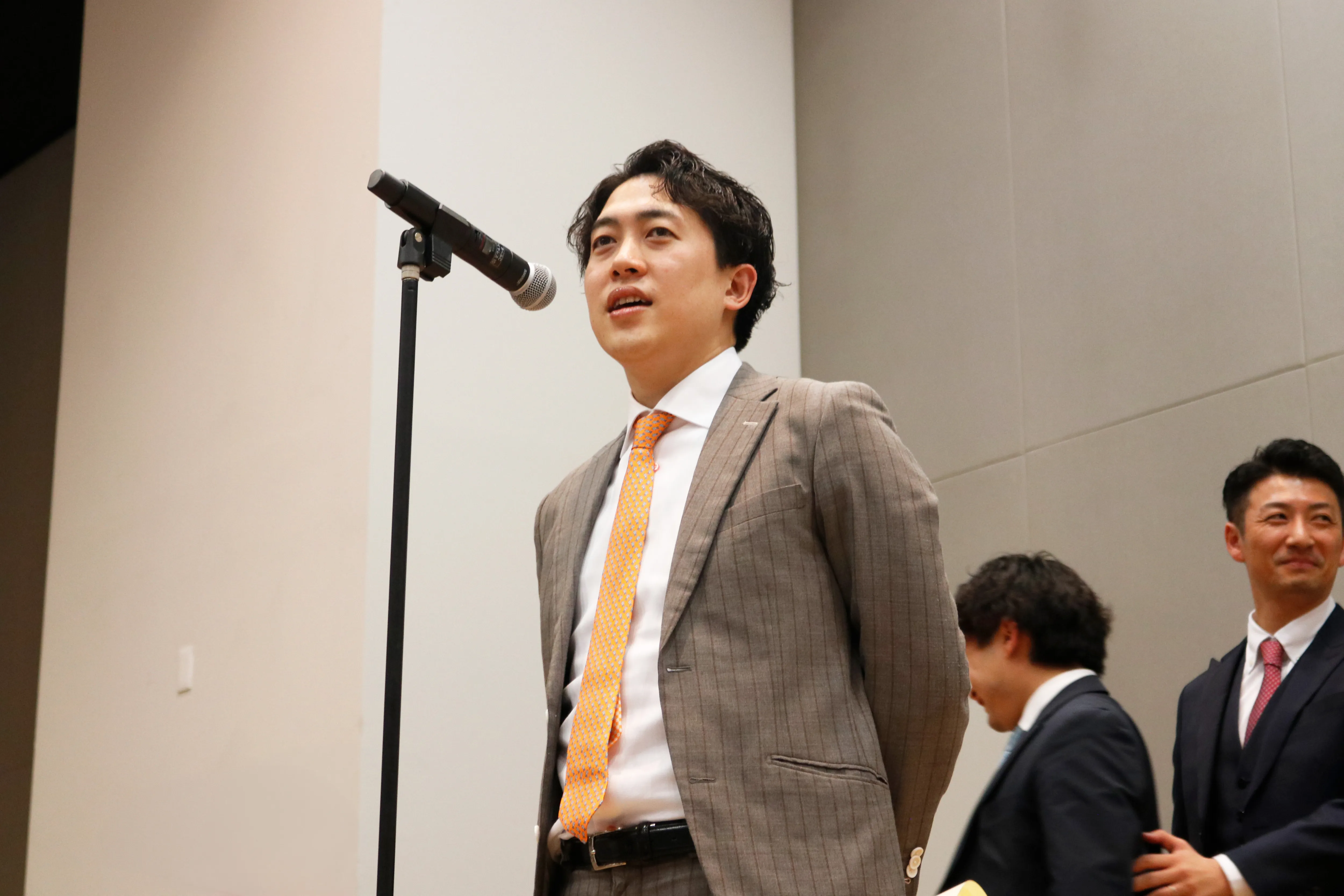 第3四半期アワードを開催。50名の昇格者を称賛、延べ193の個人・部署を表彰。